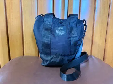 블랙 나일론 숄더백