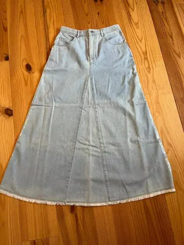 세미 플레어 롱 호일 프린트 데님 스커트