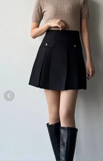 mipiarl 미피알 이너 팬츠 부착 골드 버튼 플리츠 미니 스커트