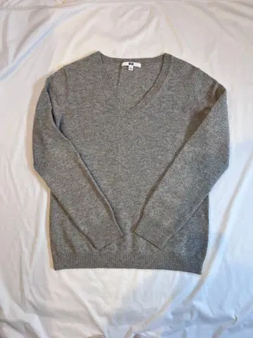 유니클로 캐시미어 100% 스웨터 V넥 그레이 L 사이즈