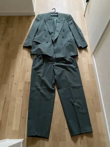 다크 그린 더블 브레스트 셋업