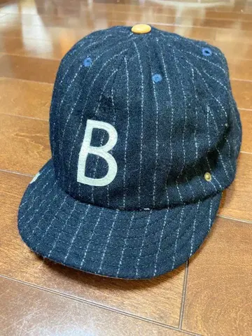 네이비 스트라이프 B 자수 야구 모자