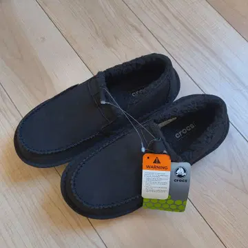 지금만 이 가격! 미사용 새상품 crocs 블랙 로퍼 슬립온 모카신
