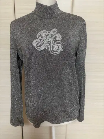 이타리야 하이넥 긴팔 상의