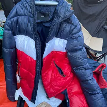 ZARA 후드 부착 다운 자켓 블랙, 빨간색, 화이트