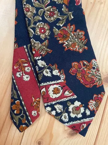 꽃무늬 넥타이 네이비 x 빨간색 클래식 색상 면 100% 레트로 패턴
