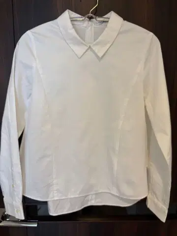 Plage 화이트 긴팔 셔츠 카라 부착