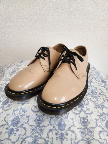 닥터마틴 3홀 베이지