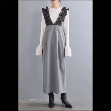 이소재 프릴 숄더 점프 스커트 frene 프라네 같은 형태