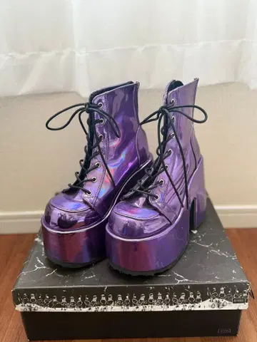 Demonia 데모니아 DEMONIA 통굽 부츠 보라색