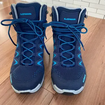 LOWA 네이비 하이컷 등산화