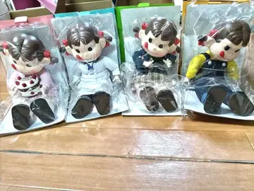 앉아있는 페코짱 4개 세트