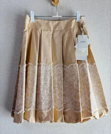 미사용 새상품 에무즈그레이시 벌룬 레이스 미니 스커트 36 사이즈