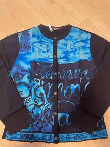 새상품급 LEONARD 파랑/블랙 그래픽 가디건