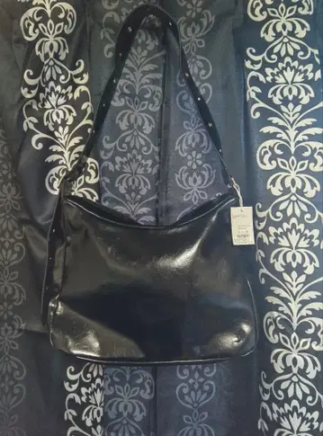 택 포함 미사용 새상품 쥬에티 스터드 숄더백