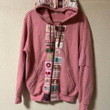 핑크하우스 후드티 와펜이 귀여워요.