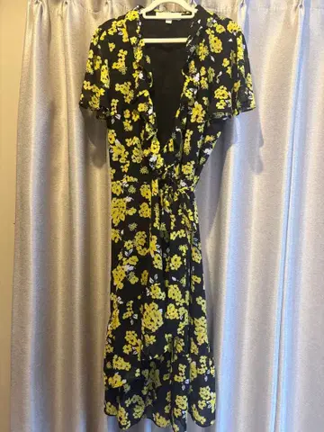 꽃무늬 랩 원피스 블랙 x 노랑
