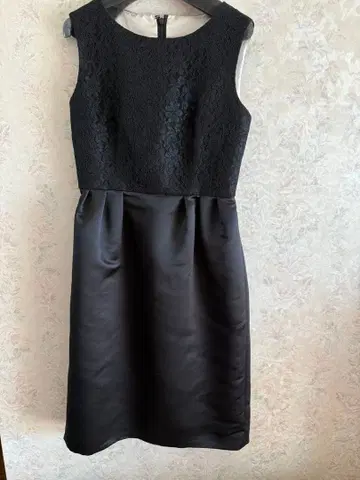블랙 레이스 슬리브리스 드레스