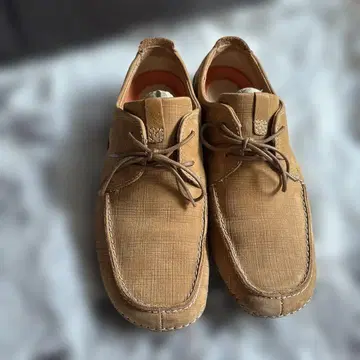 Clarks 베이지 모카신