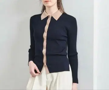 유나이티드 애로우즈 네이비와 베이지의 긴팔 니트 가디건