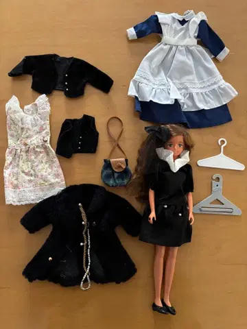 JENNY 인형과 의상 세트