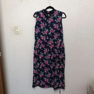 네이비 꽃무늬 슬리브리스 롱 원피스 w