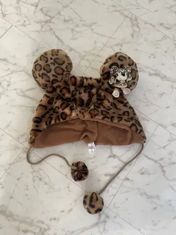 레오파드 무늬 미니 귀도리 모자 팬캡