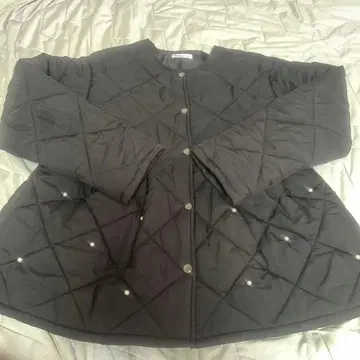 블랙 퀼팅 자켓 펄 버튼 포함