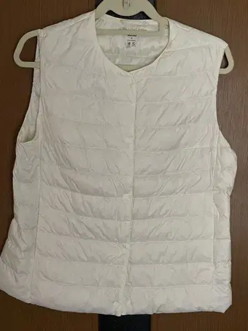UNIQLO ULTRA LIGHT DOWN VEST WHITE