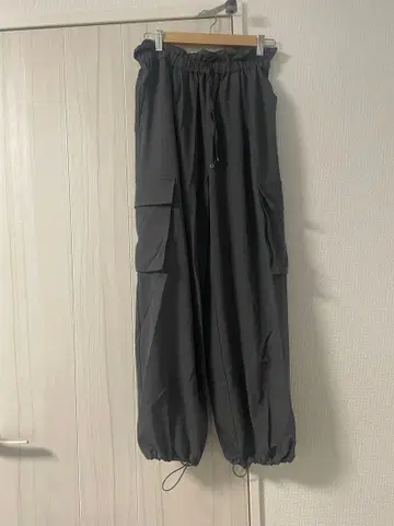 그레이 카고 팬츠 사이드 포켓 포함