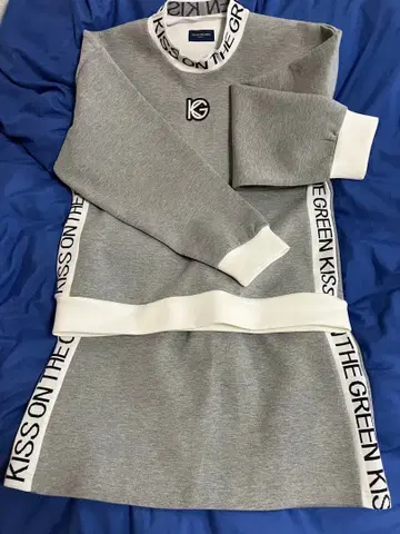 [KISS ON THE GREEN] 그레이 맨투맨 사이즈 3