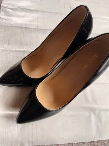 블랙 에나멜 스틸레토 하이힐 24cm