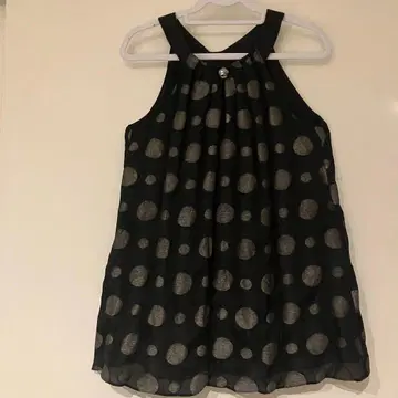 블랙과 실버 도트 슬리브리스 셔츠