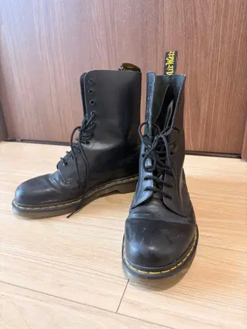 새상품급 닥터마틴 가죽 10홀 부츠 UK9 블랙