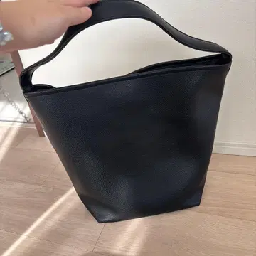 블랙 원 핸드 토트백 합성 피혁
