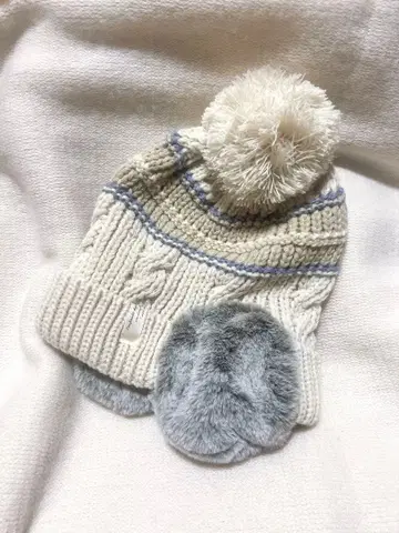 아이보리 니트 모자 폼폼 포함 귀도리 포함