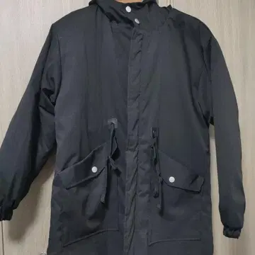 후드 부착 블랙 다운 자켓