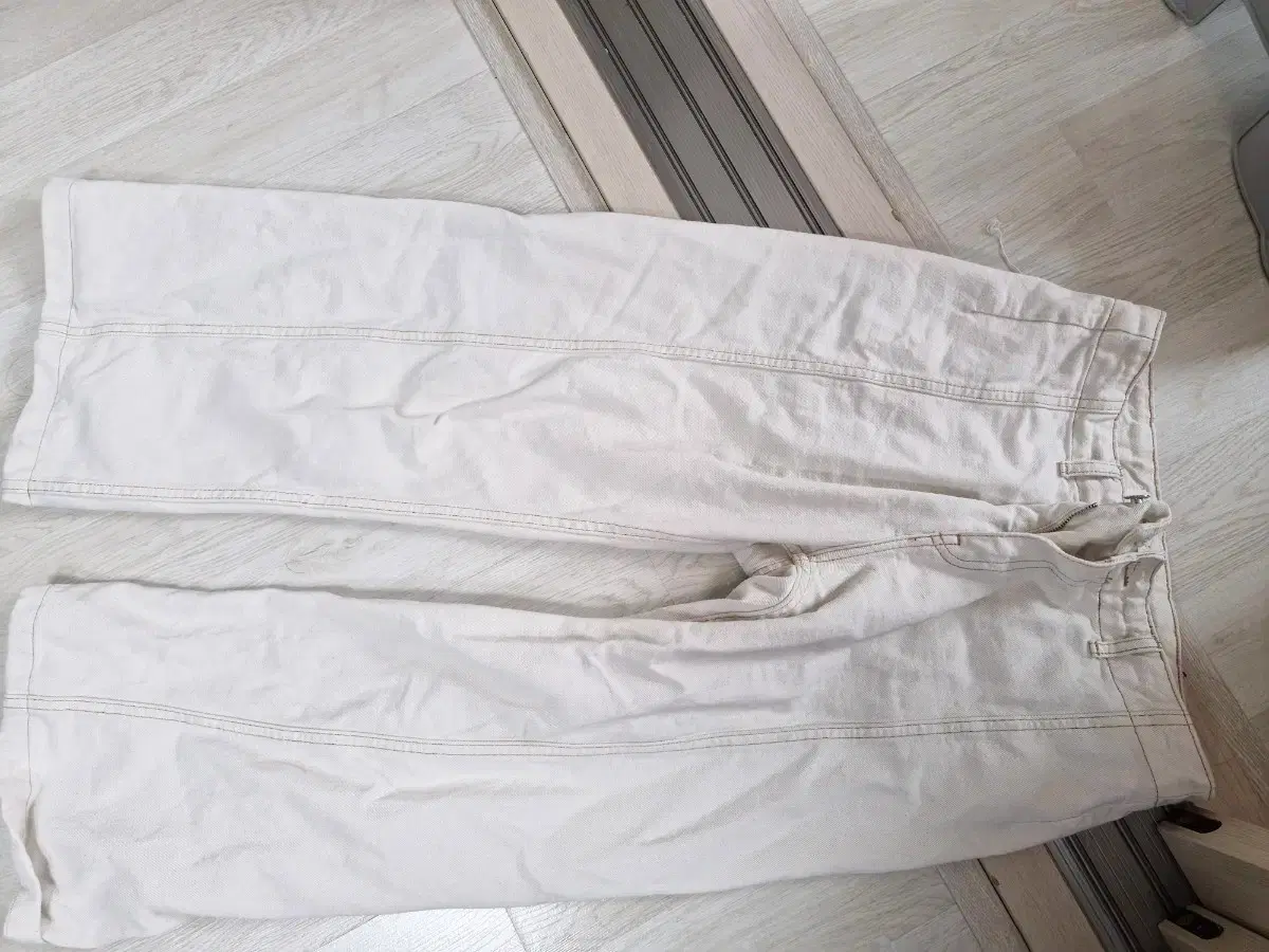 Zara ivory pants jin length 88 size 27-28
