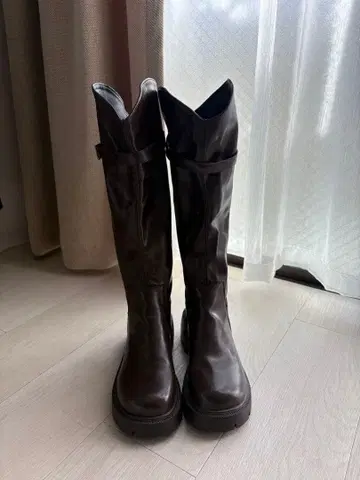 다크 브라운 통굽 롱 부츠
