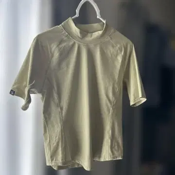 젝시믹스 연한 옐로우 그린 하이넥 반팔 티셔츠