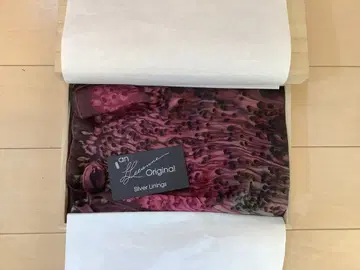 오동나무 상자형 Silver Linings 실크 스카프