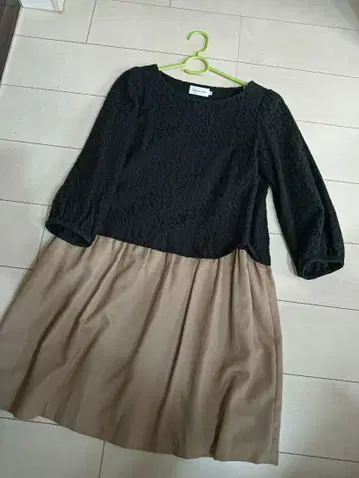 본머스리 무릎 기장 원피스 긴팔