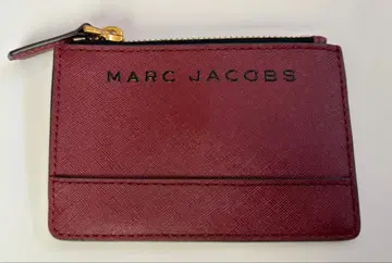 MARC JACOBS 프래그먼트 케이스 (버건디 보르도)