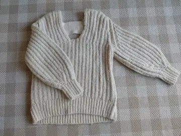 아이보리 V넥 랩 니트 스웨터