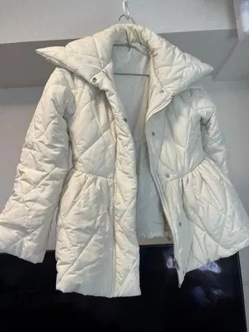 화이트 퀼팅 다운 자켓 핏모어 Fit more