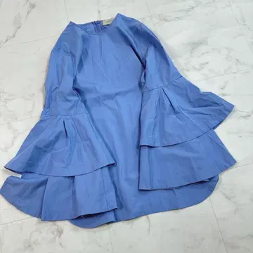 유나이티드 애로우즈 프릴 슬리브 블라우스 38 무지 블루