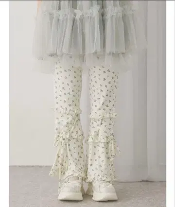 merry jenny floral 프릴 리브 플레어 팬츠 아이보리