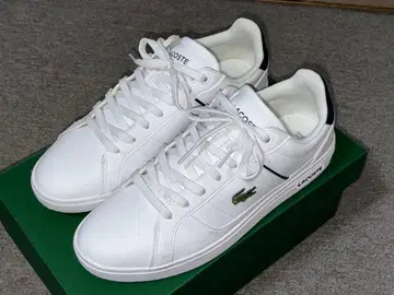 LACOSTE 화이트 스니커즈