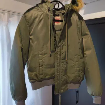 리바이스 밀리터리 아우터 N2-B 다운 자켓