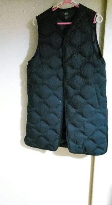 유니클로 롱 다운 베스트 + 얇은 소재 코트